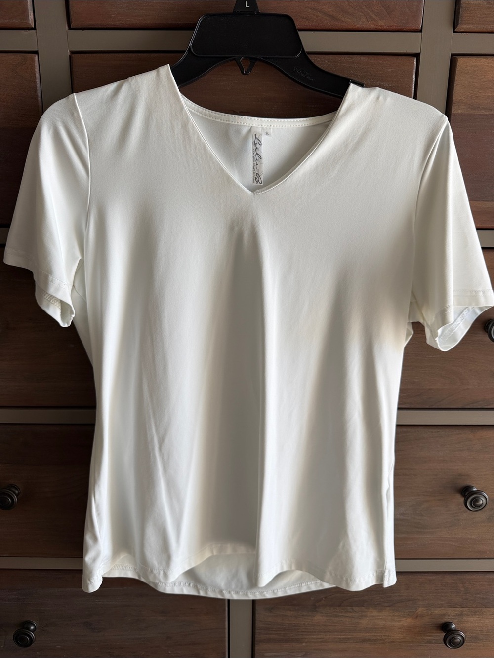 LuluB Classic V-Neck Short Sleeve Top - White